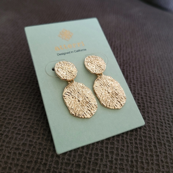 Atterri🛬 Texured Gold💛 Plated Earrings - Picture 11 of 14